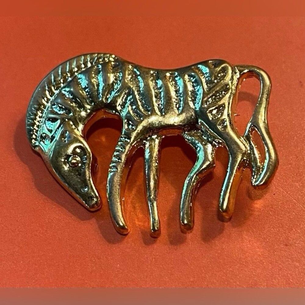 Vintage Women’s Brooch Pin Zebra Gold Tone 1.5”